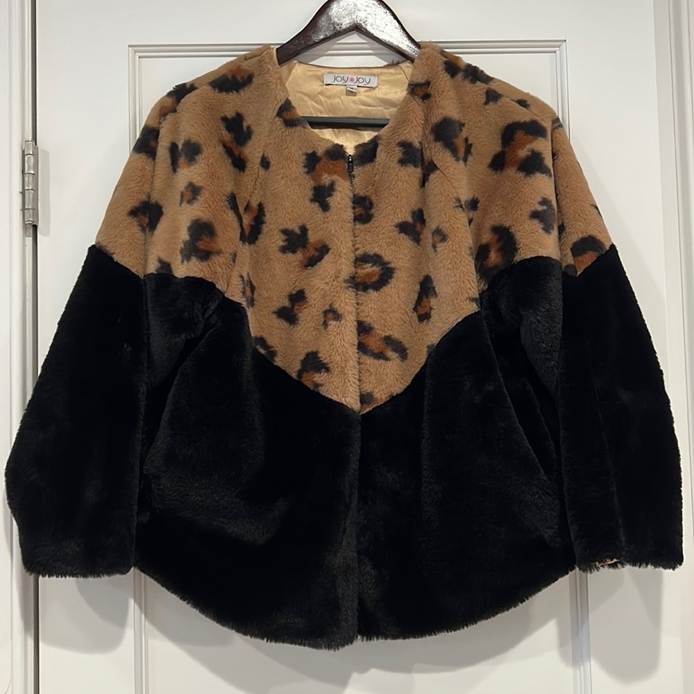 NWOT Joy Joy Women’s Cheetah & Black Plush Fur Coat Size M